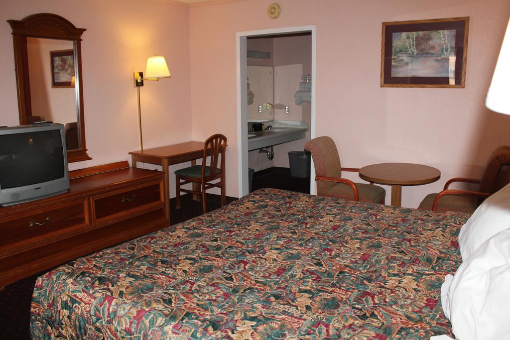 Andrew Johnson Inn Greeneville Room photo